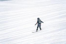 Freeriding powder snow skiing in Montafon, Vorarlberg by Leo Schindzielorz