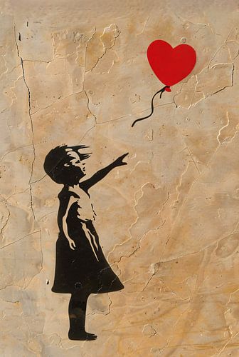 Mädchen greift nach schwimmendem Herz auf rissigem Hintergrund von Art & Soul Creations