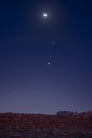Een adembenemende planetaire uitlijning schittert aan de nachtelijke hemel boven Tenerife van PhotoCluster