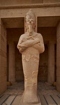 Statue osiride de la reine Hatchepsout dans le temple d'Hatchepsout à Louxor, en Égypte. sur Mohamed Abdelrazek