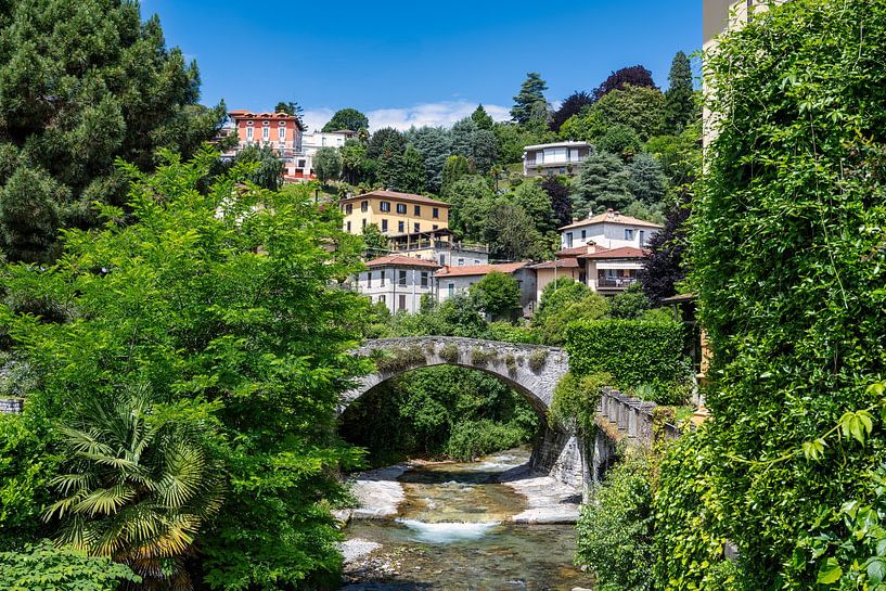 Vue sur le lac de Côme près de Menaggio en Italie par Andreas Völkel