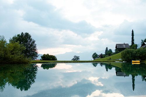 Spiegelung in einem Bergsee