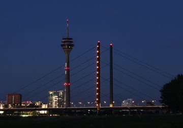 Oberkasseler brug Düsseldorf van Ali Mahboubian