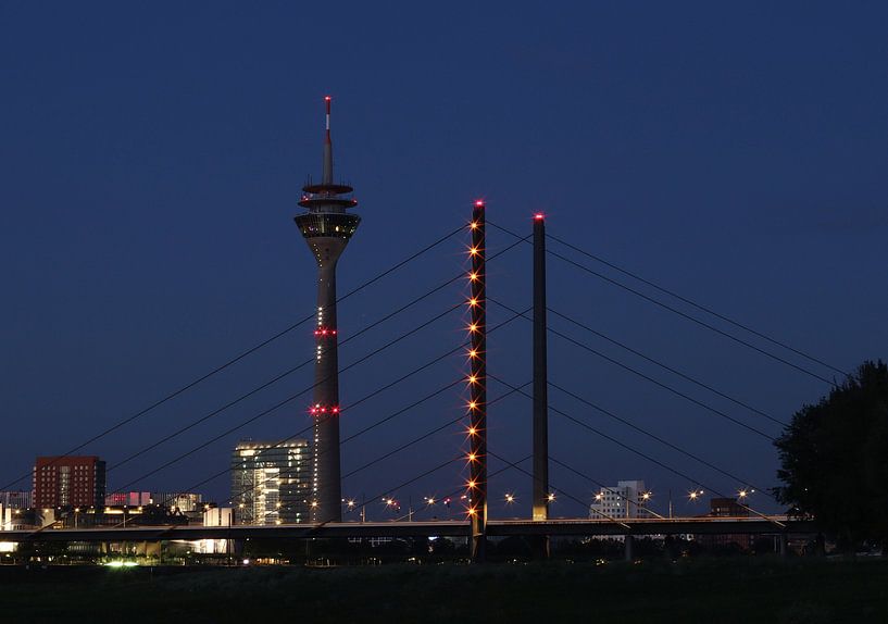 Oberkasselerbrücke Düsseldorf von Ali Mahboubian