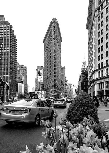 NY Flatiron building black and white