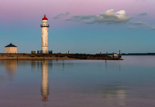 Vuurtoren Hellevoetsluis net na zonsondergang