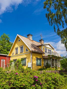 Geel huis bij Figeholm in Zweden