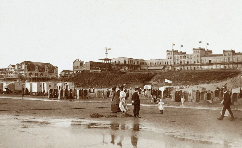 Der Strand in Zandvoort mit Strandkörben und Hotel d'Orange, Knackstedt & Näther, 1900 - 190 von Het Archief