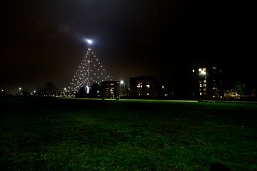 Le plus grand sapin de Noël du monde brille à nouveau au-dessus d'Utrecht