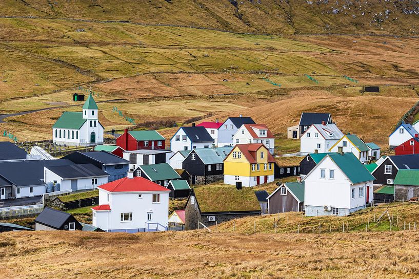 Vue sur le village de Gjógv sur l'île féroïenne d'Eysturoy par Rico Ködder