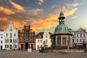 Blick auf die Altstadt der Hansestadt Wismar an der Ostsee in Mecklenburg-Vorpommern, Deutschland