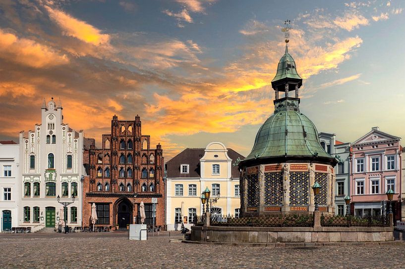 Gezicht op het oude stadscentrum van de Hanzestad Wismar aan de Oostzee in Mecklenburg-Vorpommern, Duitsland van Animaflora PicsStock
