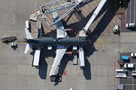 Een Airbus staat aan de G-pier op de luchthaven Schiphol van Marco van Middelkoop thumbnail
