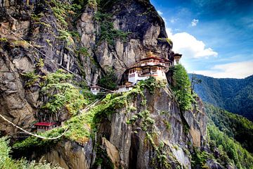 Klooster in Bhutan (tijger nest klooster) van Paul Piebinga