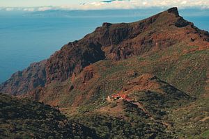 Majestueux paysage volcanique - Les montagnes canariennes au-dessus de l'Atlantique