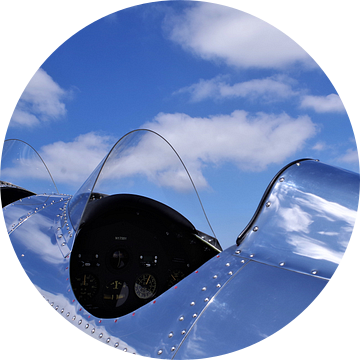 Tweepersoonscockpit van een Spitfire vliegtuig van Atelier Liesjes