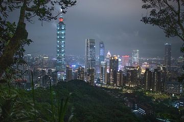 Taipei's skyline from elephant mountain by jofrey de Graaff