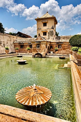 De oude pracht en praal van het Javaanse koninklijke bad