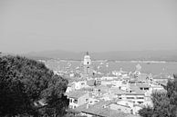 Vue sur le village et l'église de Saint-Tropez par Tom Vandenhende Aperçu