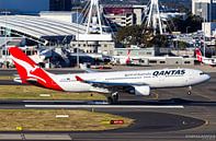 Qantas A330 landing in Sydney van hugo veldmeijer thumbnail