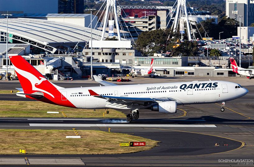 Qantas A330 landing in Sydney van hugo veldmeijer
