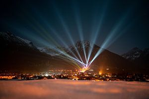 Spectacle laser sur le tremplin de saut à ski d'Oberstdorf sur Leo Schindzielorz