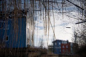 Reflection of colorful houses von Milou Oomens