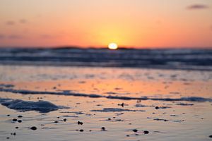 Zonsondergang aan het strand van Texel; sunset at the breach of Texel von Robert van Grinsven