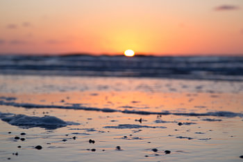 Zonsondergang aan het strand van Texel; sunset at the breach of Texel