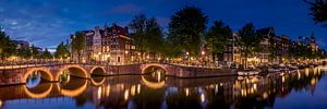 Kaizergracht van Amsterdam met historische huizen en bruggen. van Voss Fine Art Fotografie