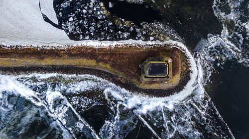 Bunker bij Kornwerderzand in winterlucht