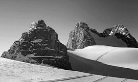 Der Dachsteingletscher in schwarz weiß von Christa Kramer