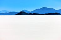 View from the Salar de Uyuni salt desert in Bolivia by Wout Kok thumbnail