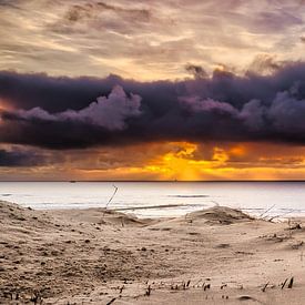 panorama zonsondergang strand en Noordzee van eric van der eijk