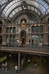 Station Antwerpen-Centraal in Belgie van Jolanda Aalbers