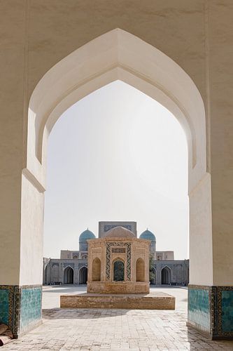 Doorkijkje in de Madrassah | Reisfotografie print | Bukhara, Oezbekistan