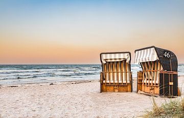 Strandstoelen en golven bij Timmendorfer Strand