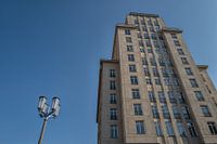 Hochhaus am Straußberger Platz in Berlin - moderne Architektur