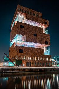 Nachtaufnahme des kultigen MAS (Museum aan de Stroom) in Antwerpen