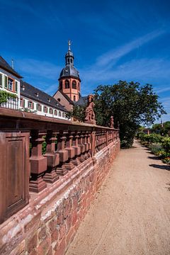 Sommeridylle in Seligenstadt in der Einhard Basilika von Thomas Riess