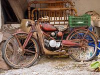 Altes Moped bei einem Garagenverkauf entdeckt