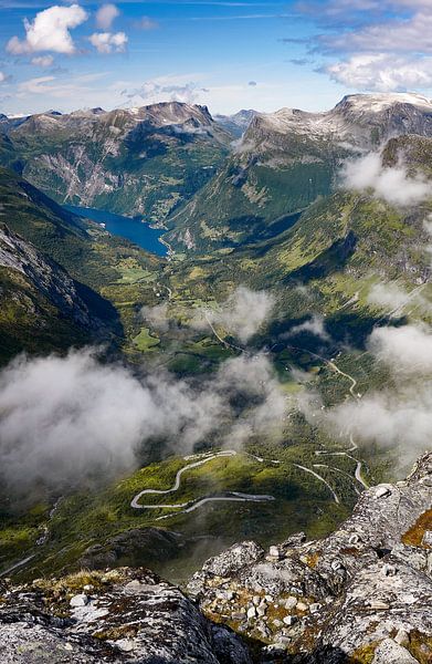 Vue vers Geiranger depuis Dalsnibba, Norvège par qtx