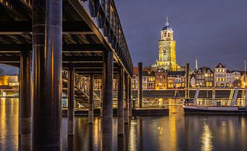 Une photo panoramique du soir de Deventer avec l'église Lebuinus au centre. sur Claudio Duarte