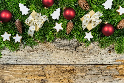 Kerstmis houten achtergrond met kerstcadeaus
