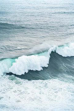 Waves in Nazaré - Photography in Portugal by Henrike Schenk