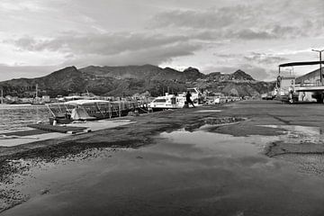 The evening sky is reflected in the harbour - monochrome