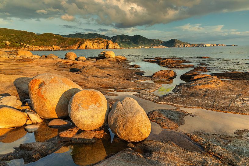 Côte rocheuse au coucher du soleil par Markus Lange