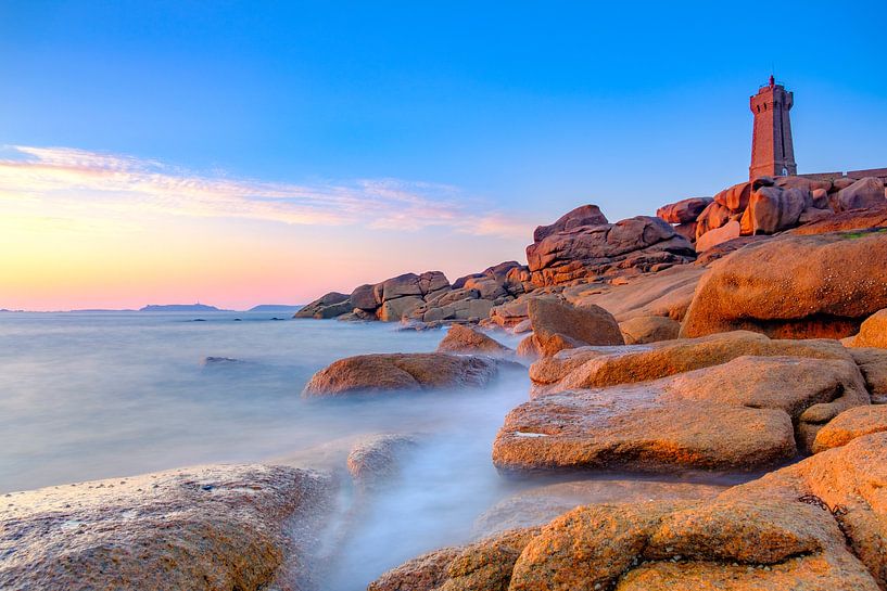 Ploumanac'h vuurtoren in Bretagne tijdens zonsondergang van Sjoerd van der Wal Fotografie