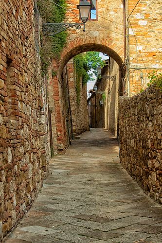 Rue médiévale en Toscane