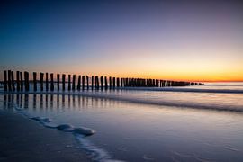 The breakwaters at Wissant at sunset by Ilya Korzelius